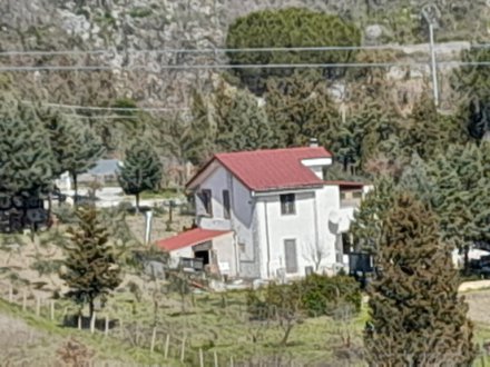 Villa Indipendente a 25 km da Palermo bivio dingoli sulla strada Altofonte Piana