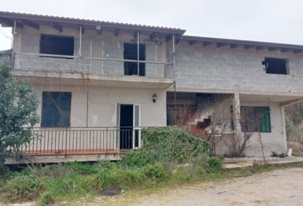 villa indipendente da ristrutturare a 25 km da Palermo